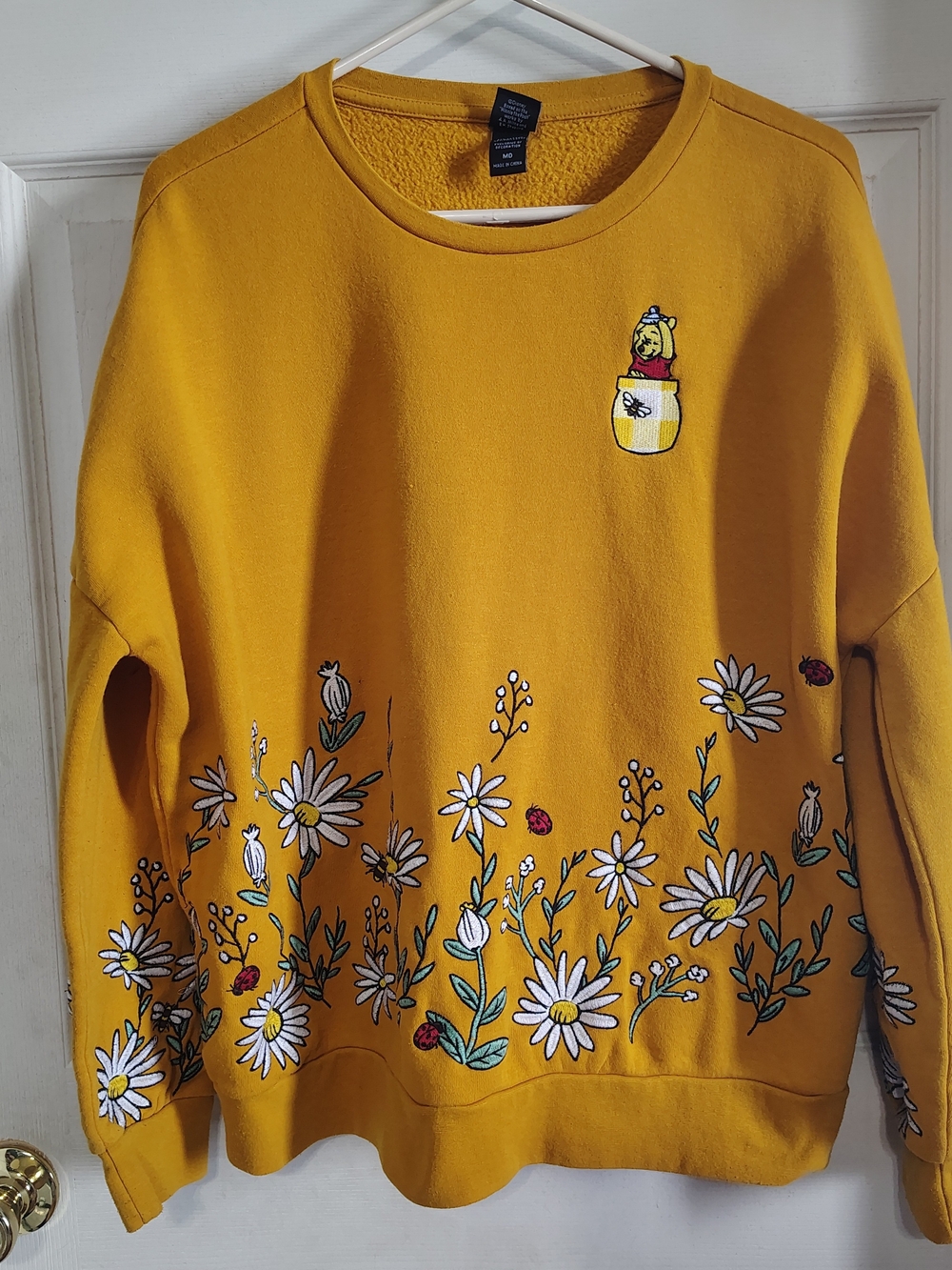 Cozy Winnie the Pooh Daisy Sweatshirt Sweater Weather Sz Medium Embroidered